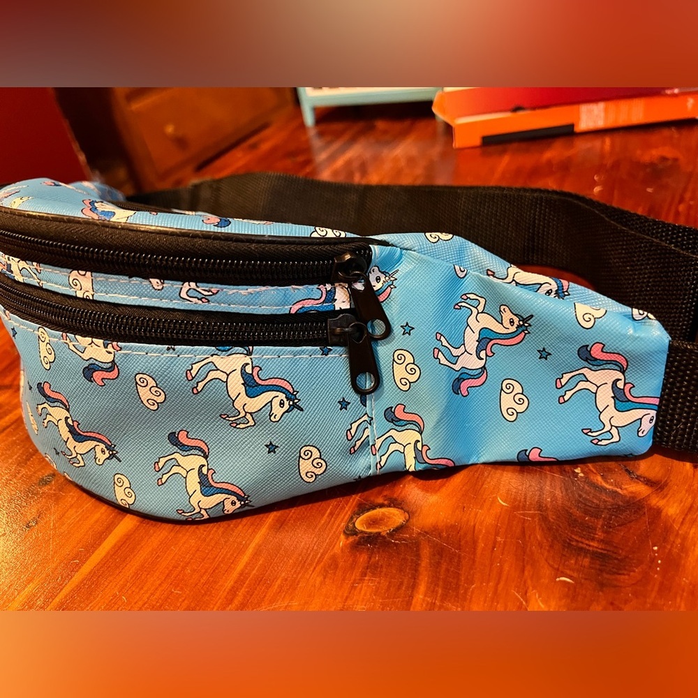 Unicorn Print Fanny Pack Water-resistant fabrication $35 Retail NWOT